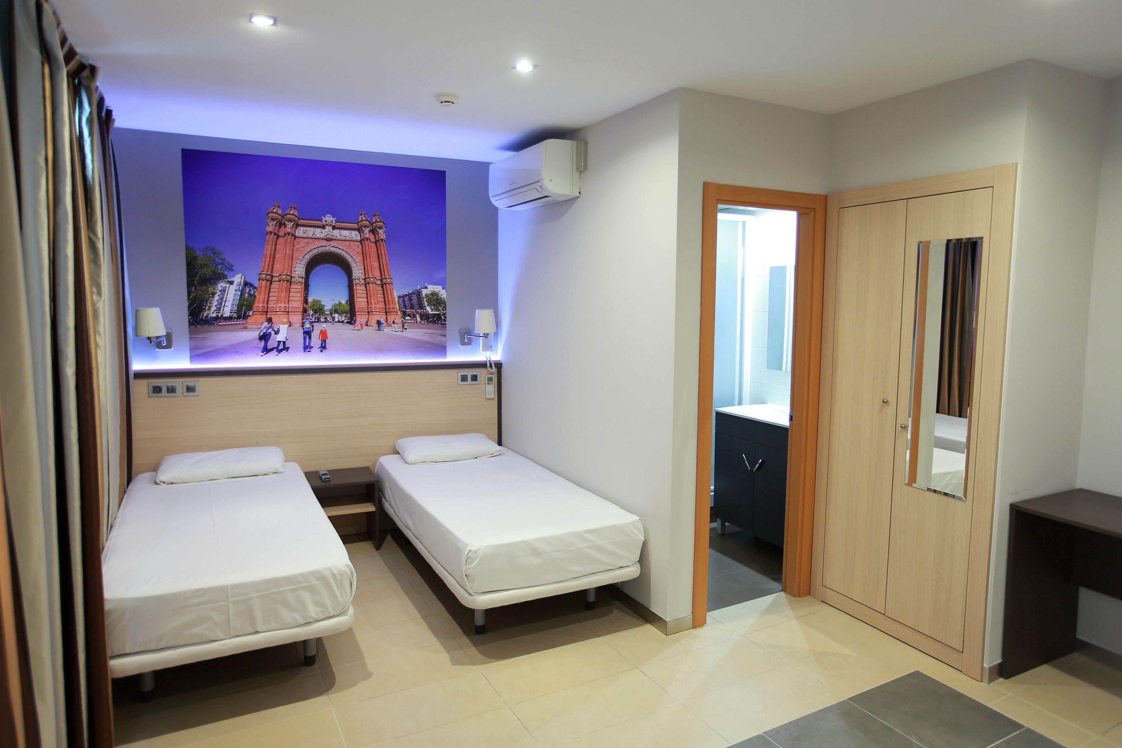 Hostal Las Flores Ramblas — Photos 2